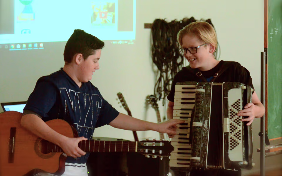 Musik og kreativitet i børnehaven, dagplejen og skolen
