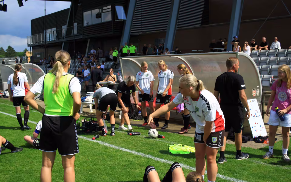 Varde kvinder taber til bundhold