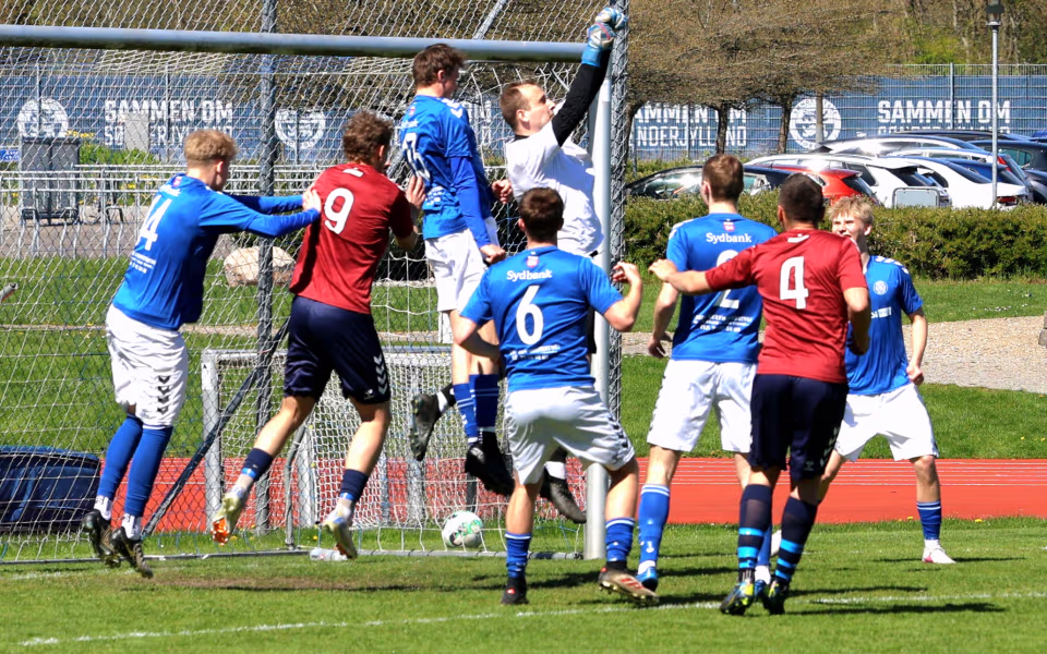 Serie 1 fodbold - HTS blev matchet hårdt i Haderslev