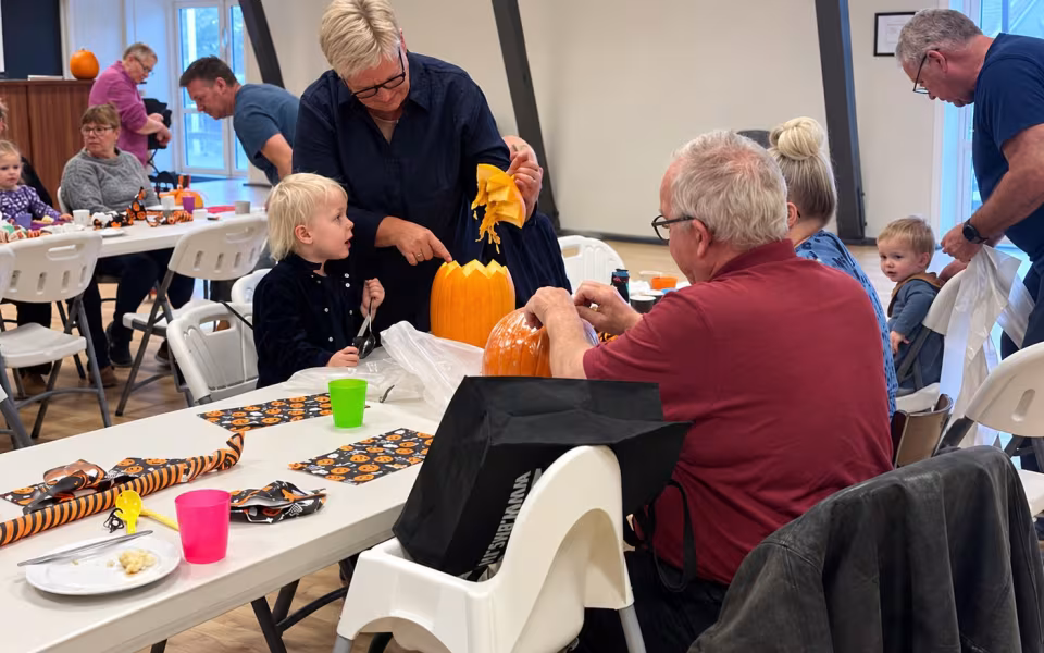 66 til bedsteforældredag med halloween i dagplejen