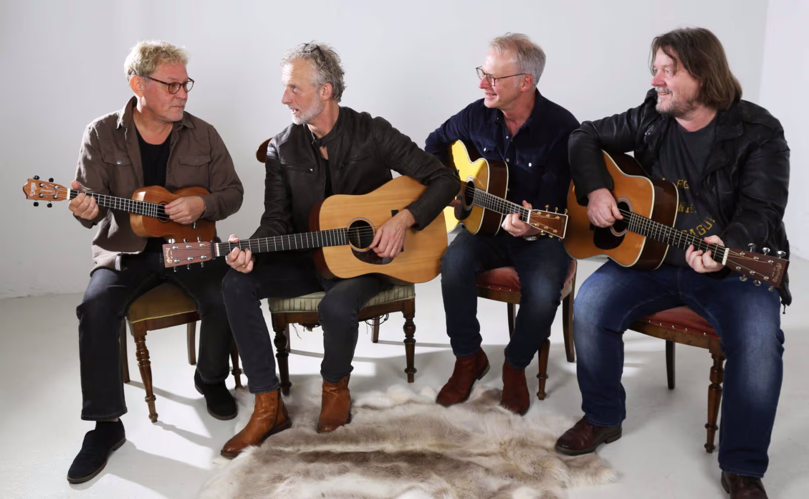 Rattlesnakes: Repertoiret er vokal baseret country/folk/rock med kendte klassikere af Eagles, Kenny Rogers m.fl.