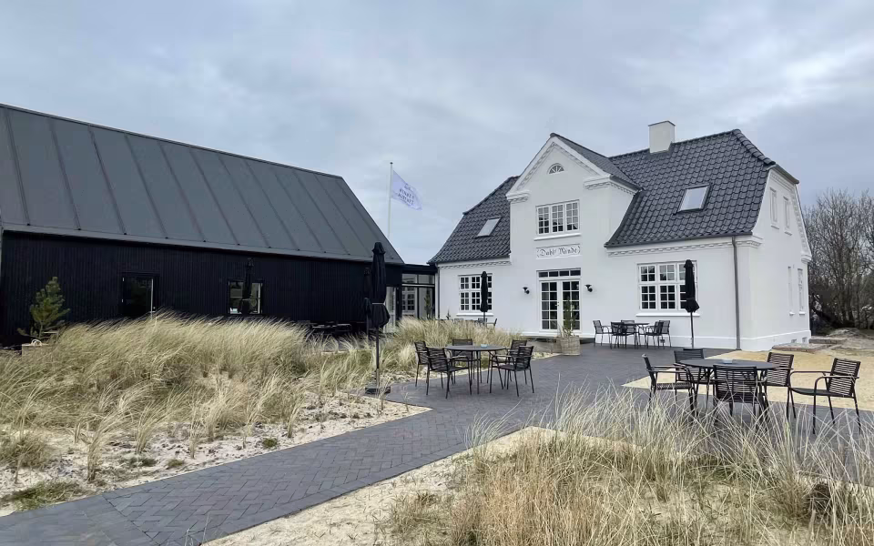 Cafen HENNE OM HJØRNET åbnet
