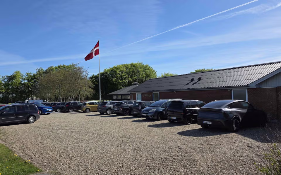 Årets Loppemarked på Krusbjerg Stadion: En dag med fællesskab, handel og stærke traditioner.