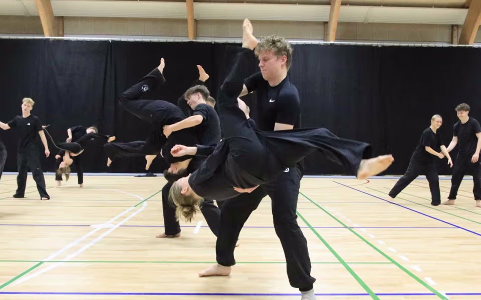 Julegymnastik samler fuldt hus
