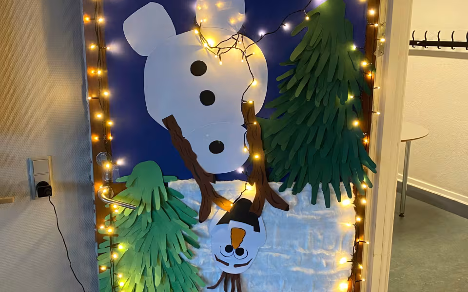 December er normalt forbundet med et væld af traditioner, hvor vi samles og glædes til julen. Sådan er det også i år på Ansager Skole.