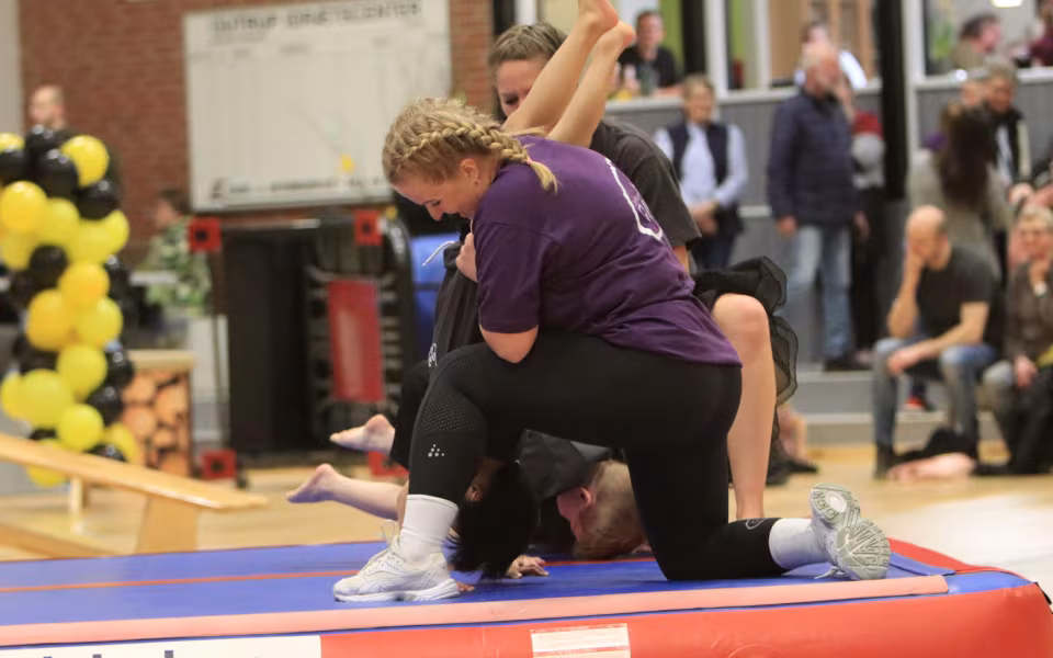 Forårsopvisning styrker integration i Outrup