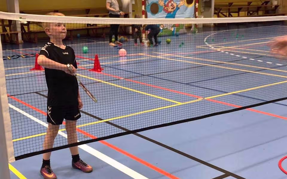 Det skal være sjovt at spille badminton uanset alder