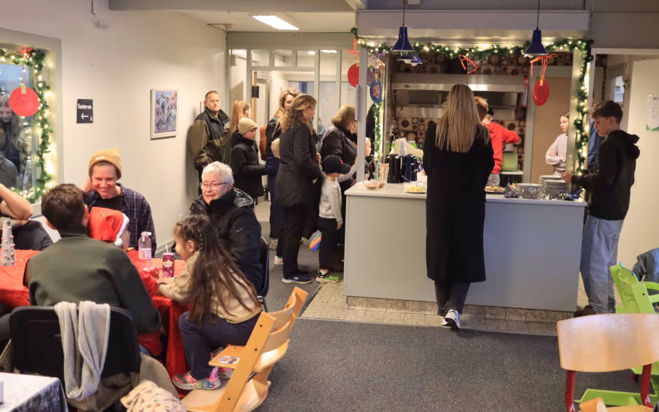 Julemarked samlede Billum i hallen