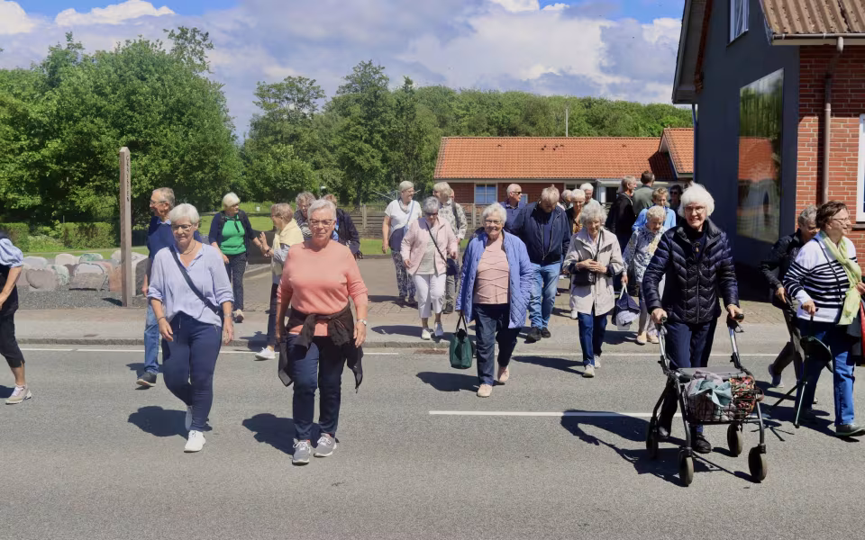 Seniorfest med rundtur og hyldestindslag