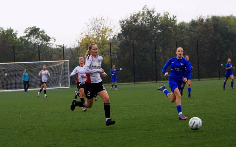 Varde IF U-16 Piger tabte hjemmekampe i regn