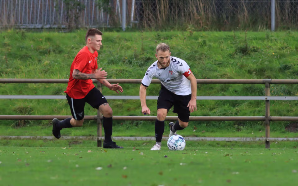 Varde redder point i overtiden