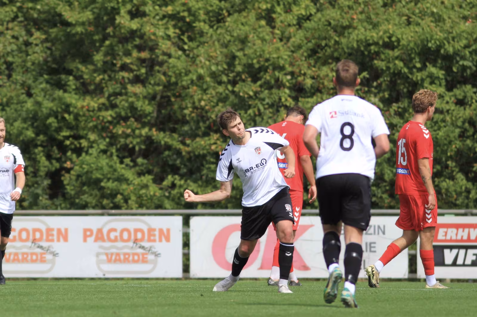 Kampens spiller Jonas jubler efter sin scoring til 4-0