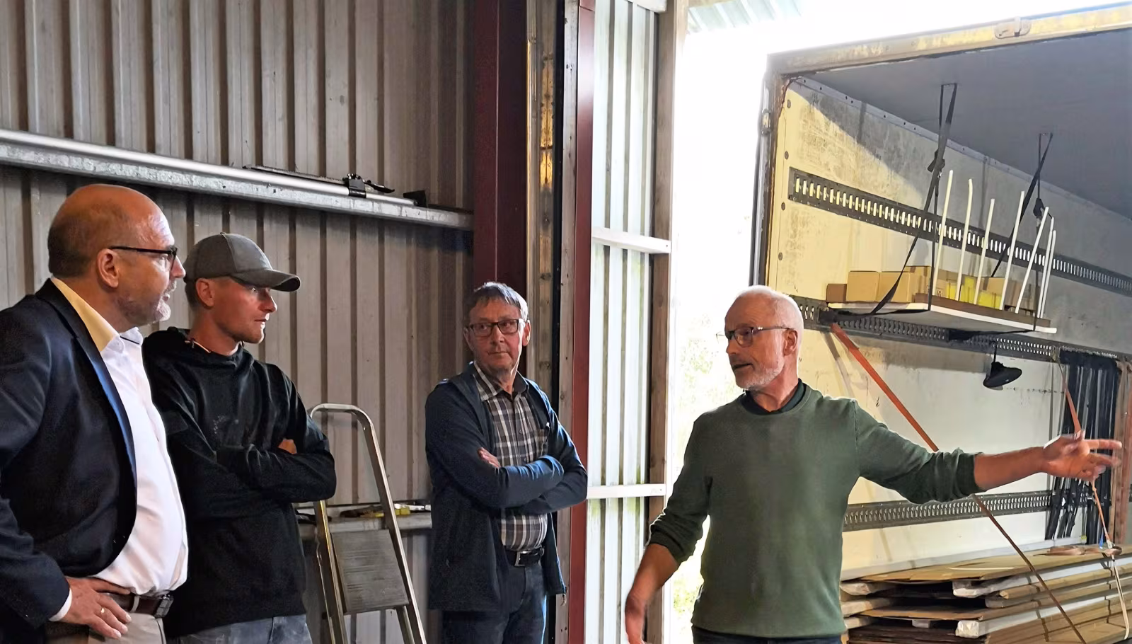 Netværksgruppen 6823 er på besøg hos by Mogensen i Skovlund, hvor Karl Otto Schultz viste rundt.