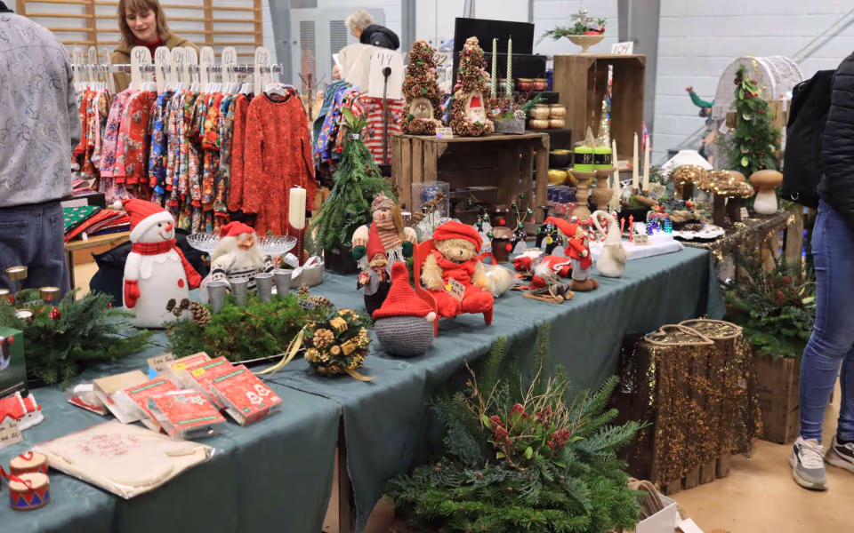 Julemarked samlede Billum i hallen
