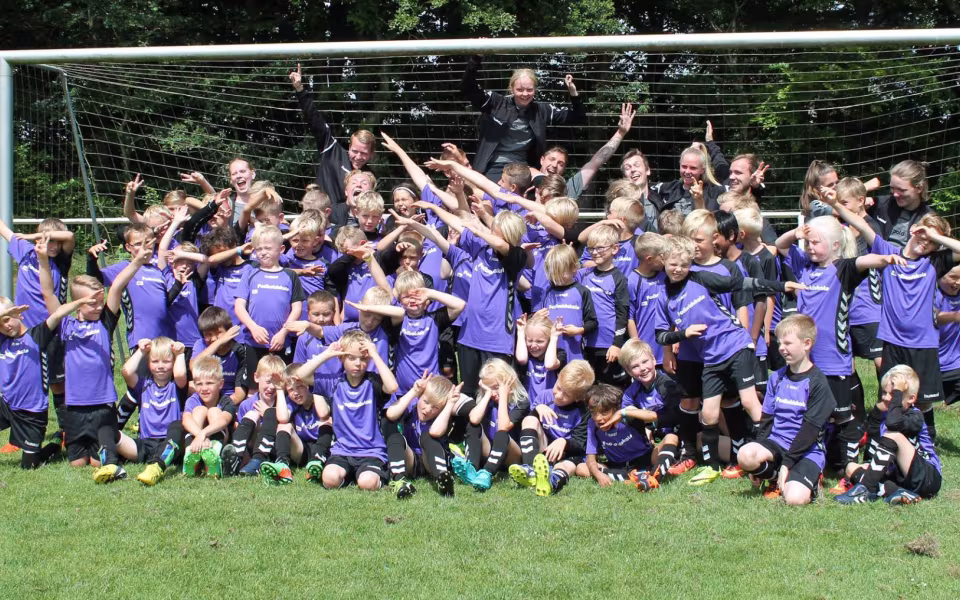 Holdbilleder fra fodboldskolen i Ansager 2017 og til sidst et fjollebillede