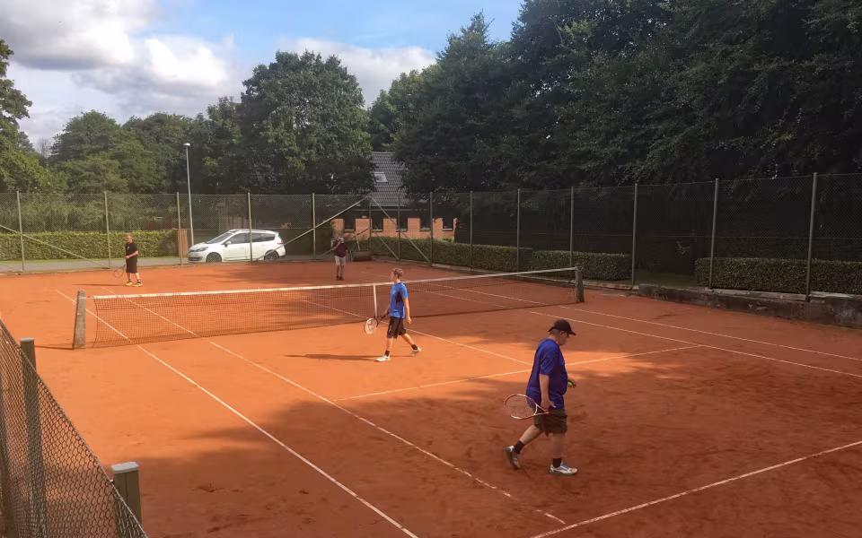 Klubstævne på tennisbanen