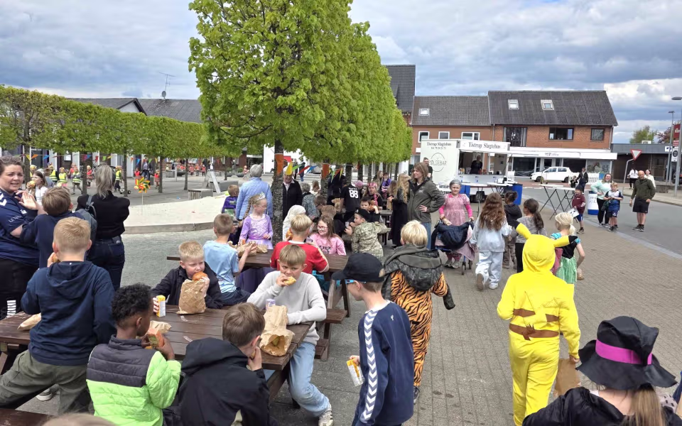 Stor deltagelse til Tistrup Screaming Carneval på torvet - Se de mange billeder