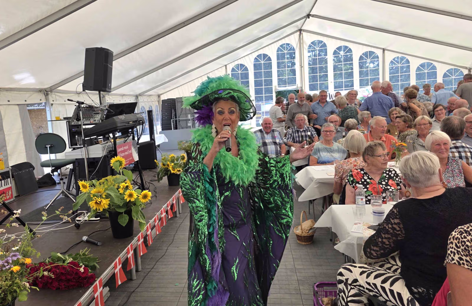 Der var fest og godt humør, der tidligere bakkesangerinde ANETTE OXENBØLL besøgte Tistrup
