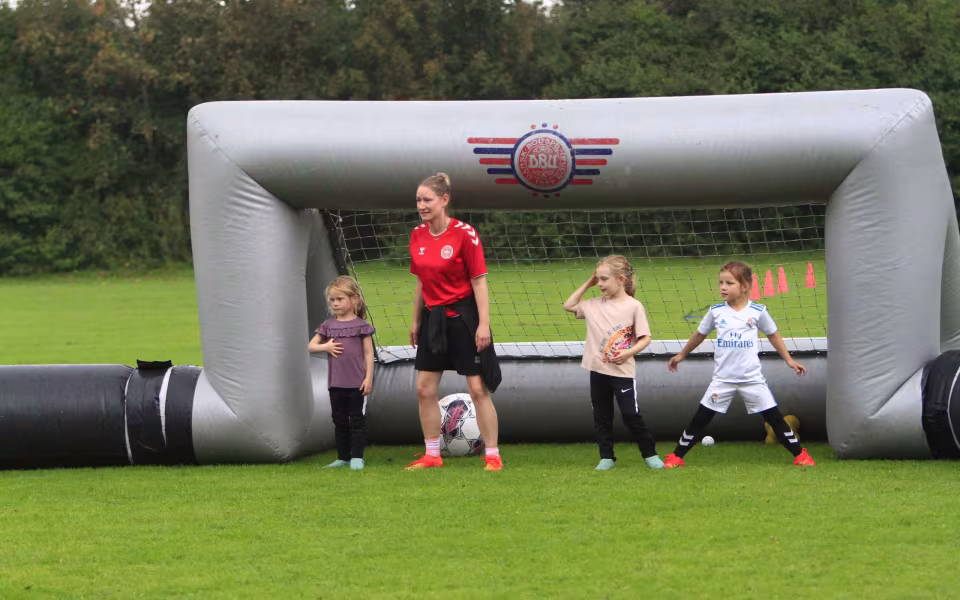 Pigeraketten landede  i Outrup Boldklub