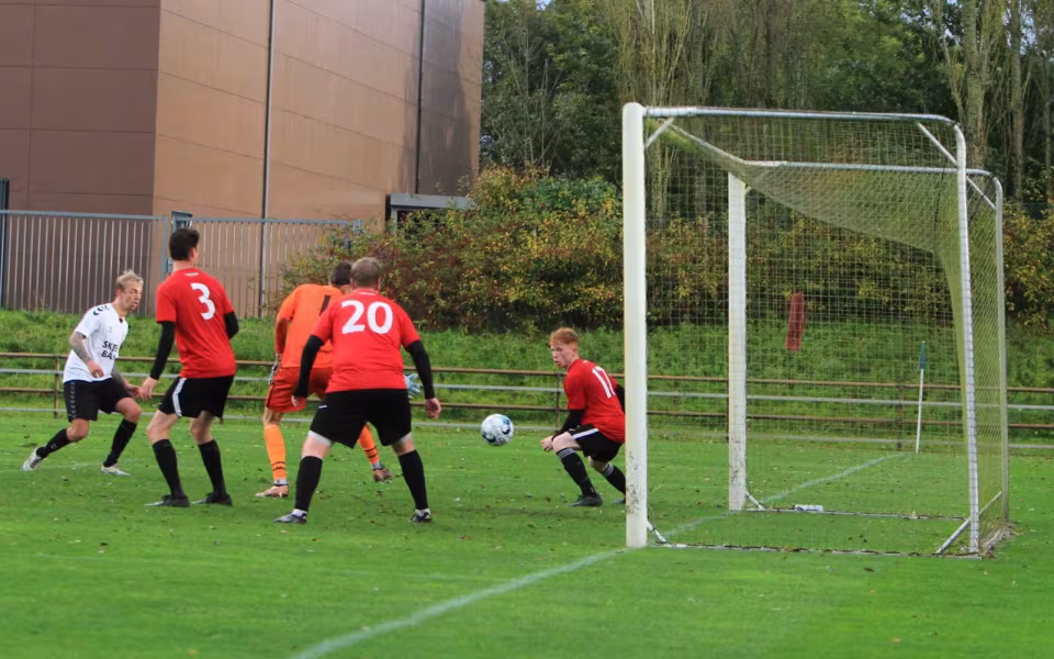 Varde redder point i overtiden