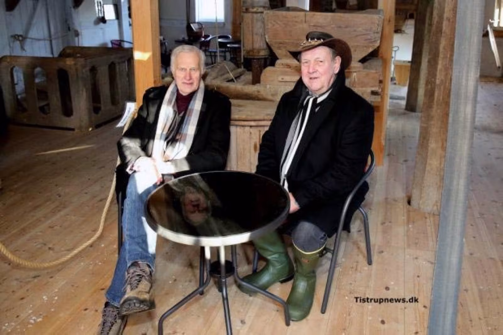 Møllelaugsformand Magne Andersen og godsejer Karl Nielsen på Nørholm vandmølle
