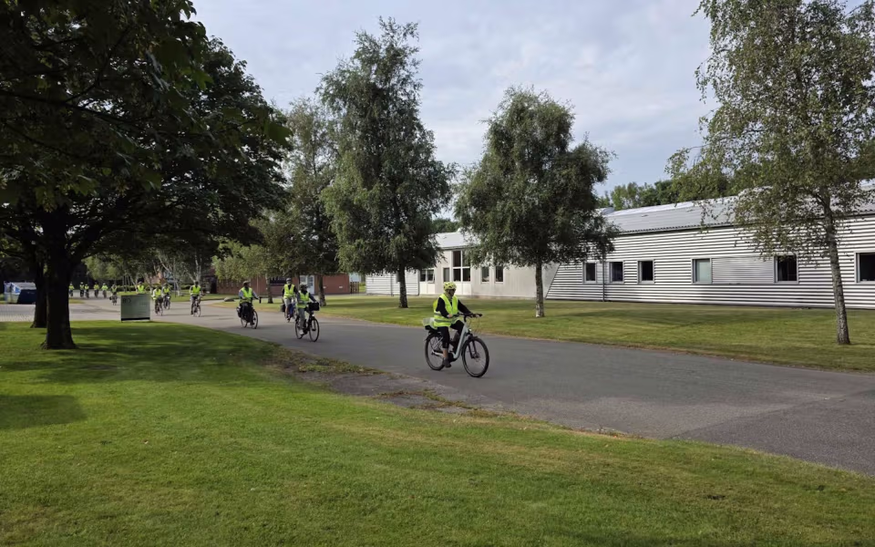 Tistrup Cykler Sammen på smagfuldt besøg hos Mums Kager i Skovlund