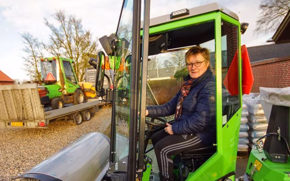 Ny Traktor til snerydning og græslåening i Fåborg og omegn!