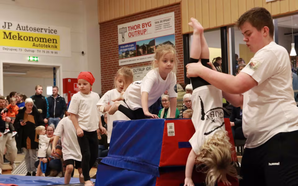Forårsstemning i Outrup med GUB Gymnastik