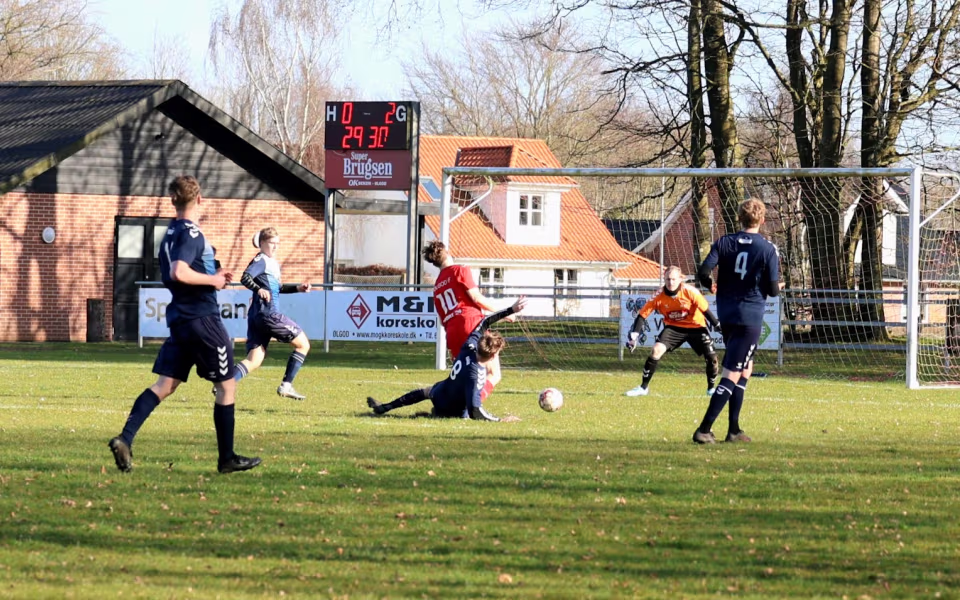 Fodbold Serie 3 herre Ølgod vandt hjemme 4-3 over HTS - Se billeder fra kampen.