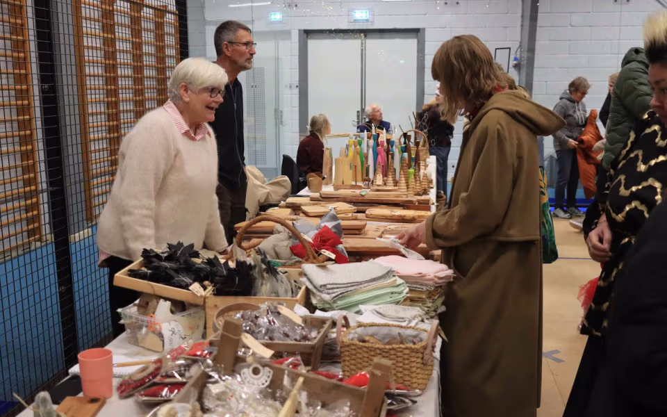 Julemarked samlede Billum i hallen