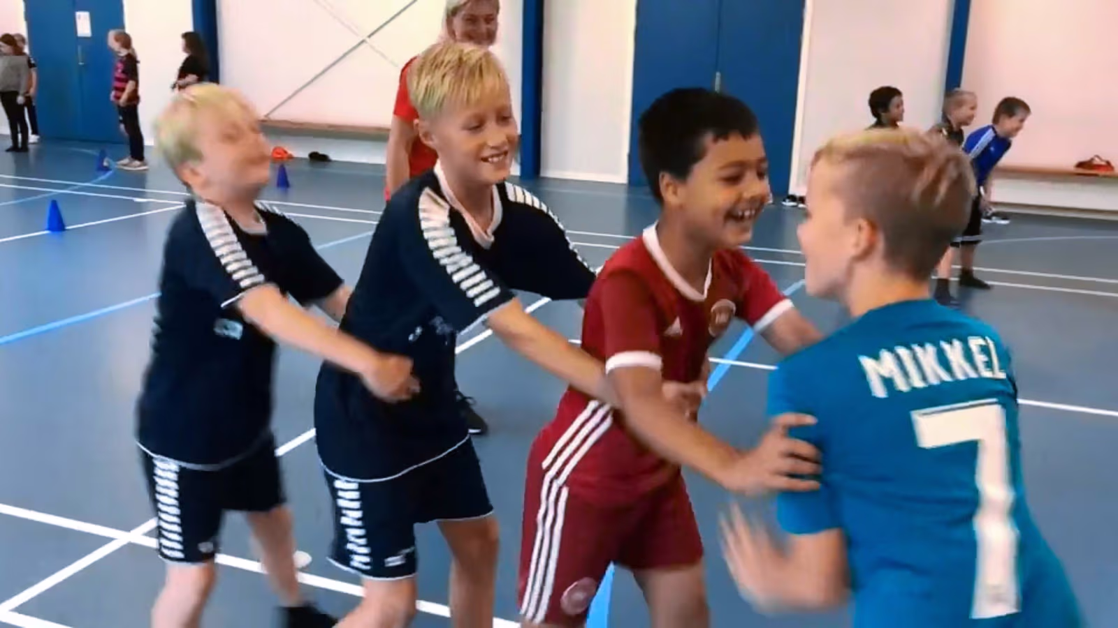 Skoleelever prøvede kræfter med håndbolden