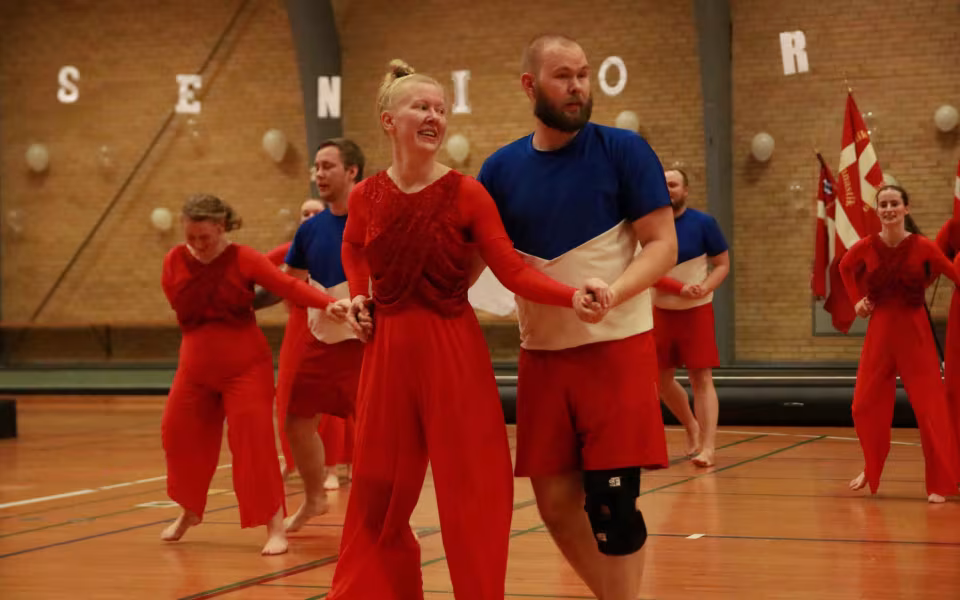 Seniorer fejrer gymnastik og fællesskab