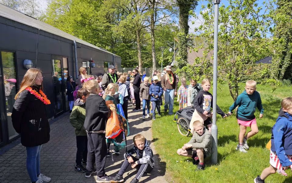Tistrup Screaming Karneval. Billeder fra Børnehave, Plejehjem og Torvet.