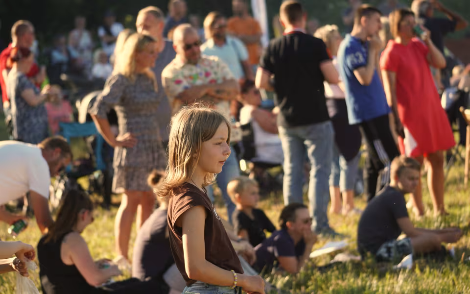 Sankthans 2022 i Ansager Søpark - alle hyggede sig i det gode vejr