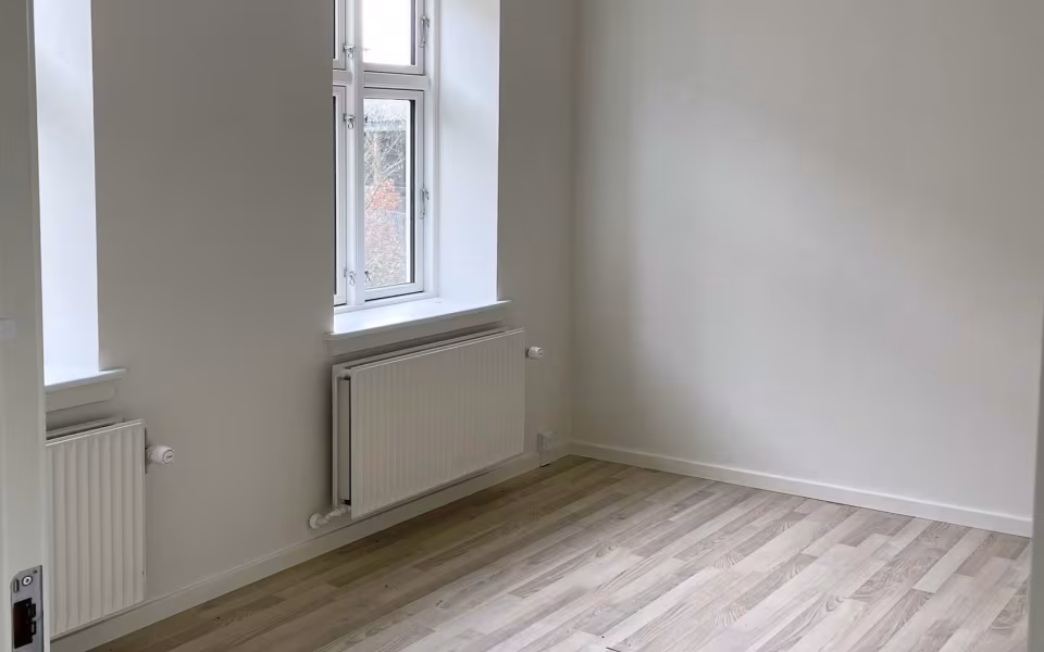 Lejligheden i stueetagen midt i Ansager by