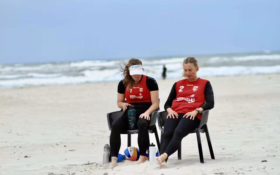 Vestenvinden udfordrer beachvolley-eliten