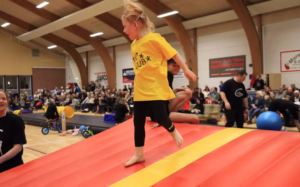Forårsopvisning styrker integration i Outrup
