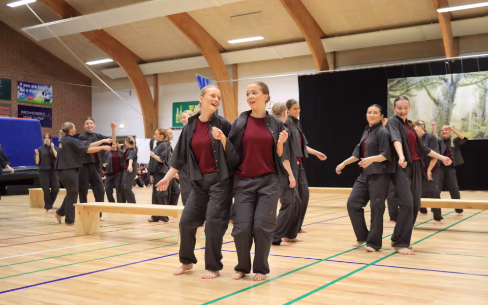 Forårsopvisning styrker integration i Outrup