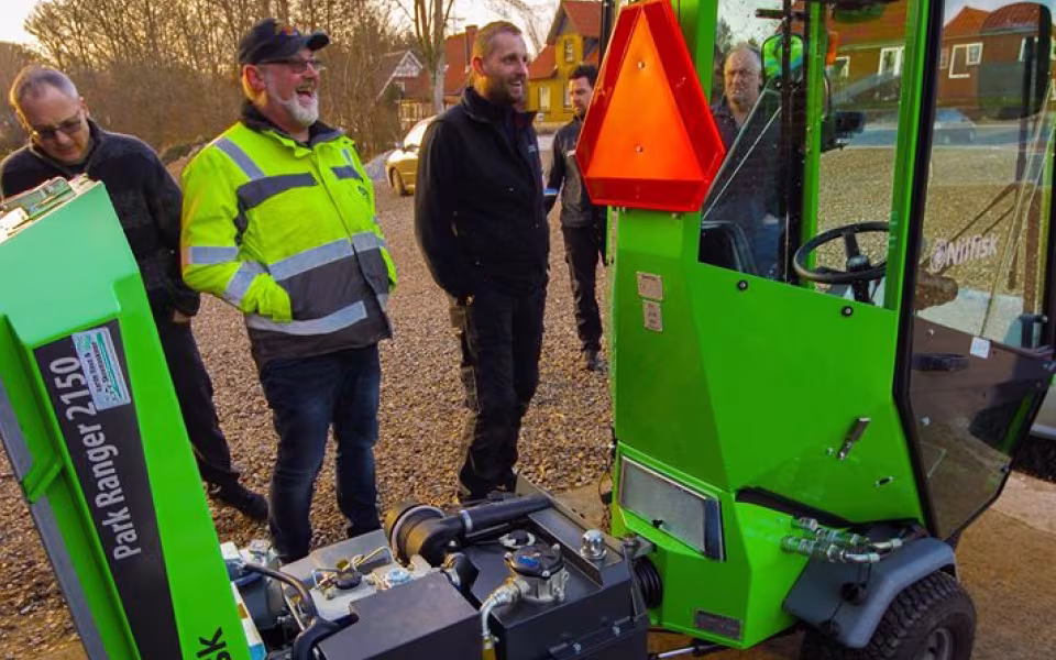 Ny Traktor til snerydning og græslåening i Fåborg og omegn!