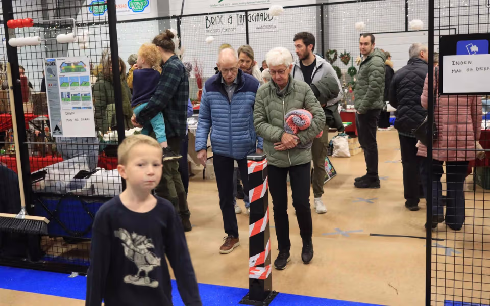Julemarked samlede Billum i hallen