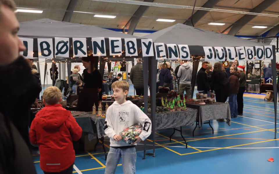 Julemarked samlede Billum i hallen