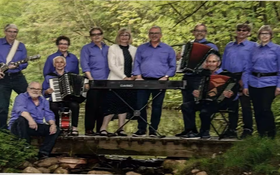 FÆLLESSANG, MUSIK OG DANS i Strellev
