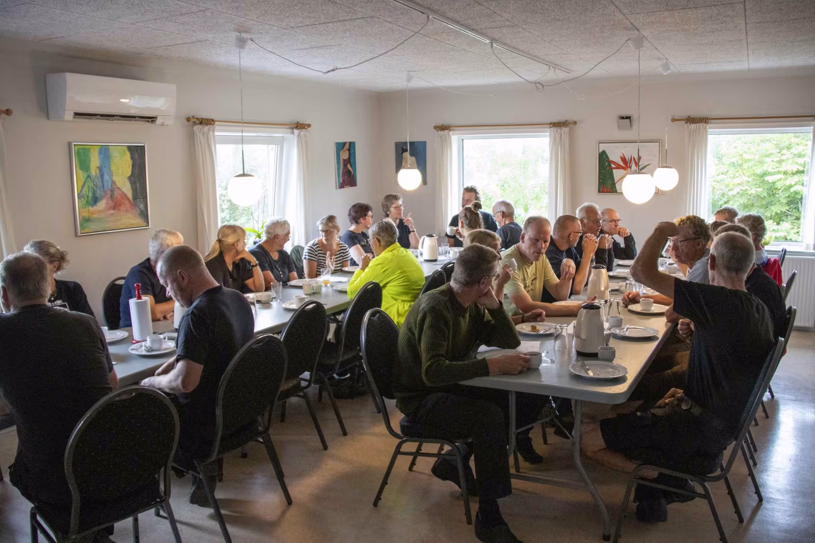 Ca 35 mennesker samlet til morgenkaffen