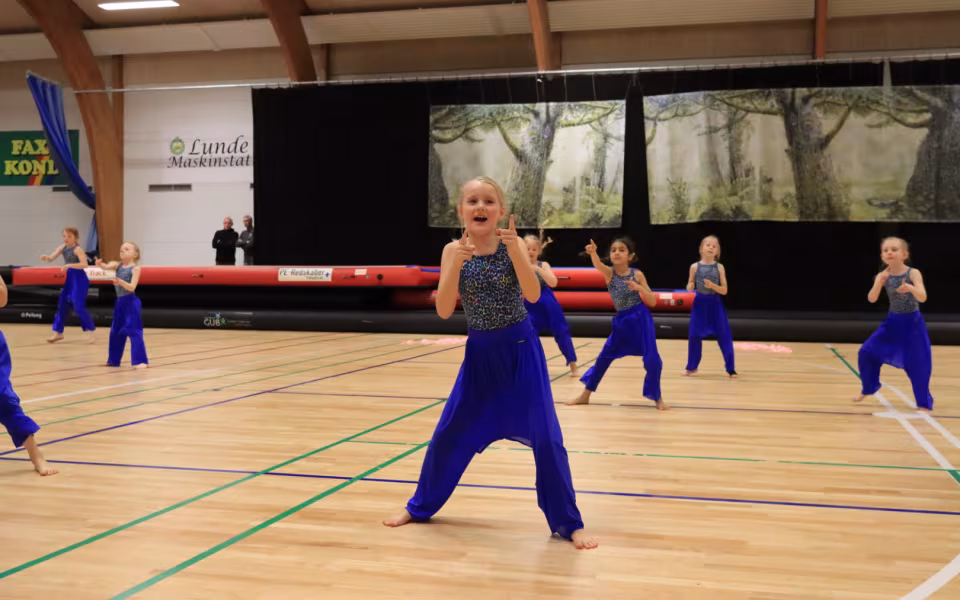 Forårsopvisning styrker integration i Outrup