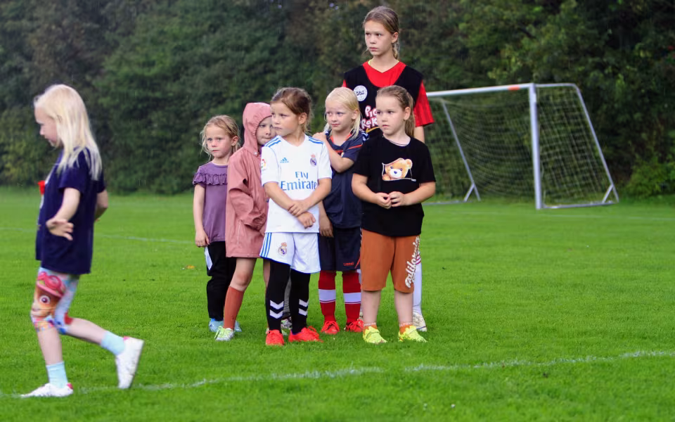 Pigeraketten landede  i Outrup Boldklub