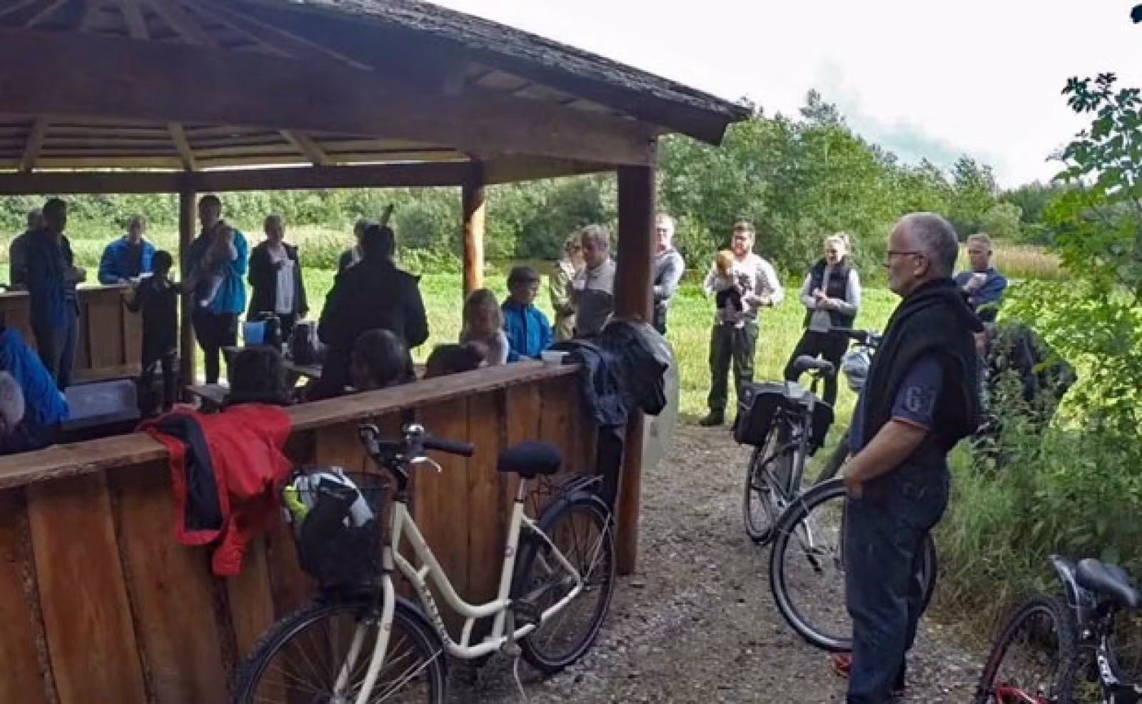 Skarpt forfulgt af tunge regnskyer blev cykelruten Skovlund-Gulddalslund indviet med en rask cykeltur