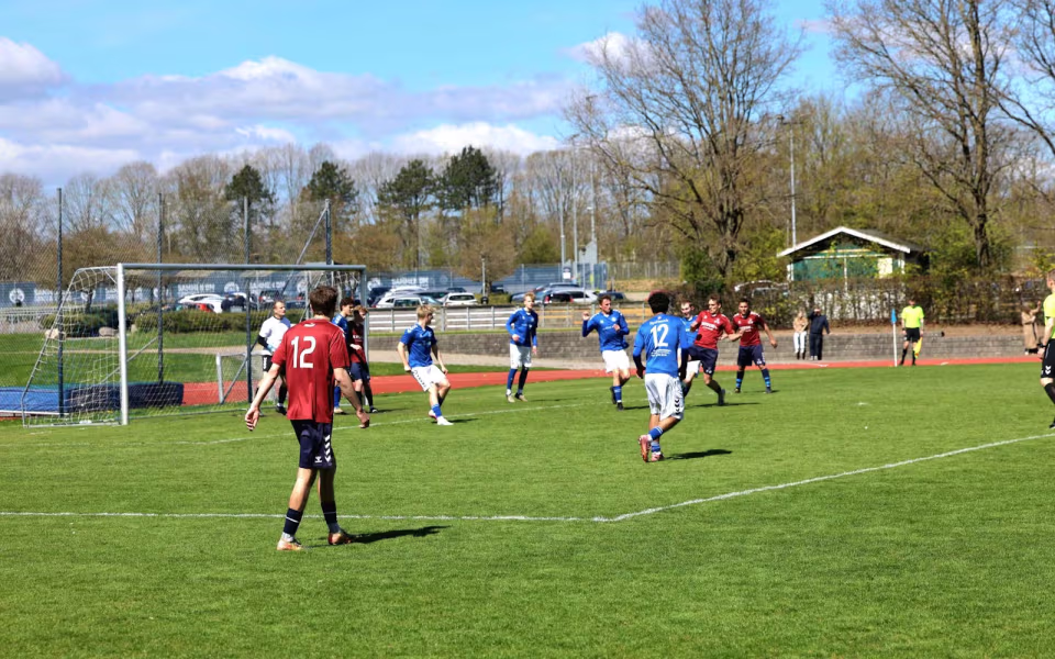 Serie 1 fodbold - HTS blev matchet hårdt i Haderslev
