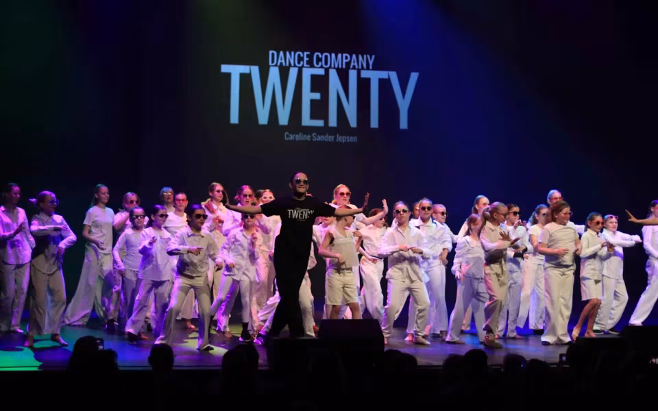 Dance Company Twenty Juleshow begejstrede 1200 publikummer