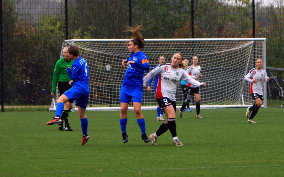 Varde IF U-16 Piger tabte hjemmekampe i regn