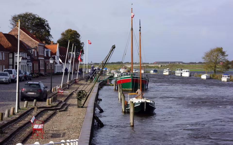 Indtryk fra førstedagen på folkemødet i Ribe i anledning af 500 året for revolutionen.